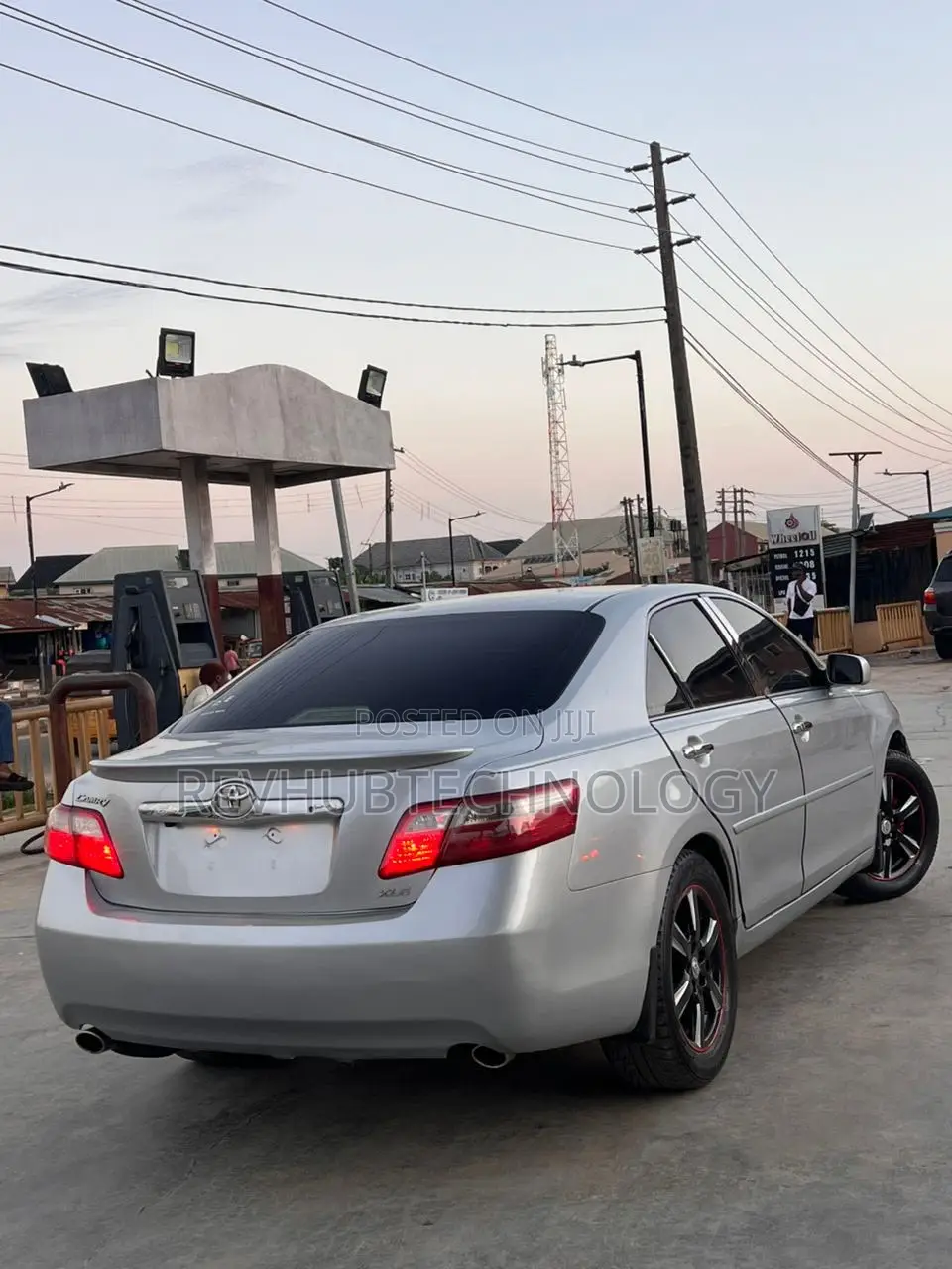 Toyota Camry XLE V6 4dr Sedan (3.5L 6cyl 6AM) 2009 Silver