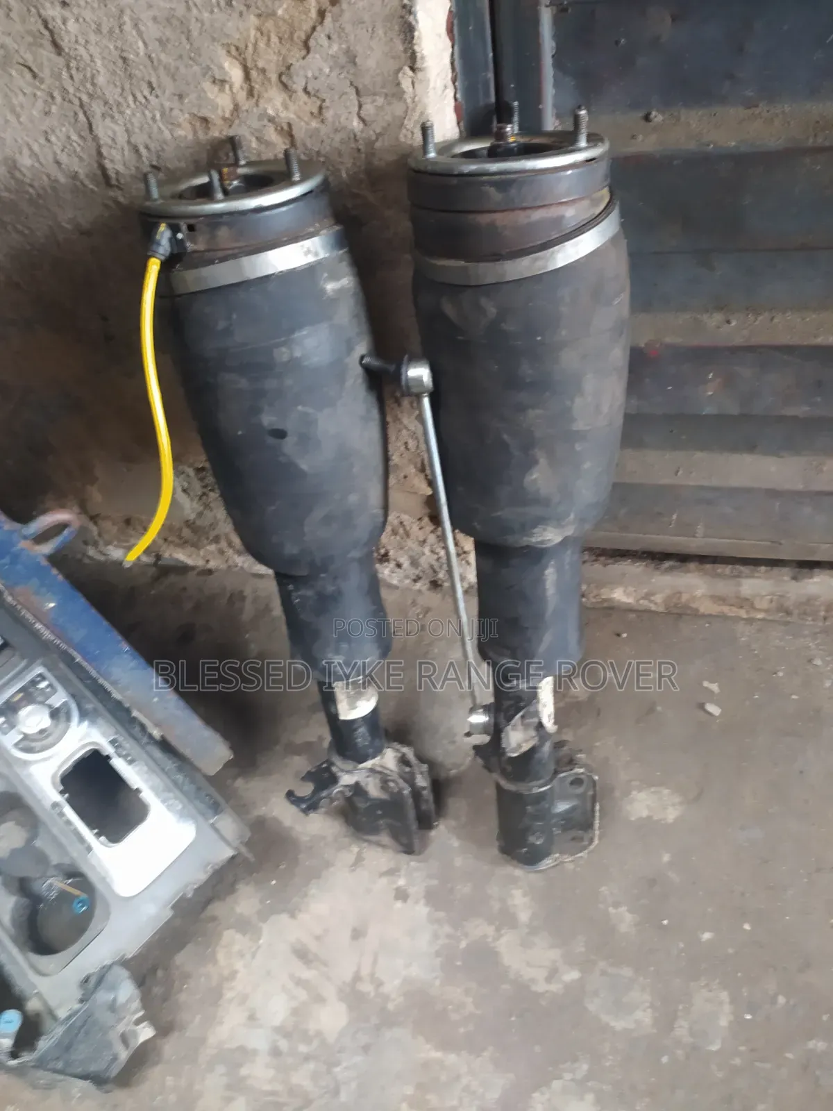 Set of Front Balloon Range Rover Vogue