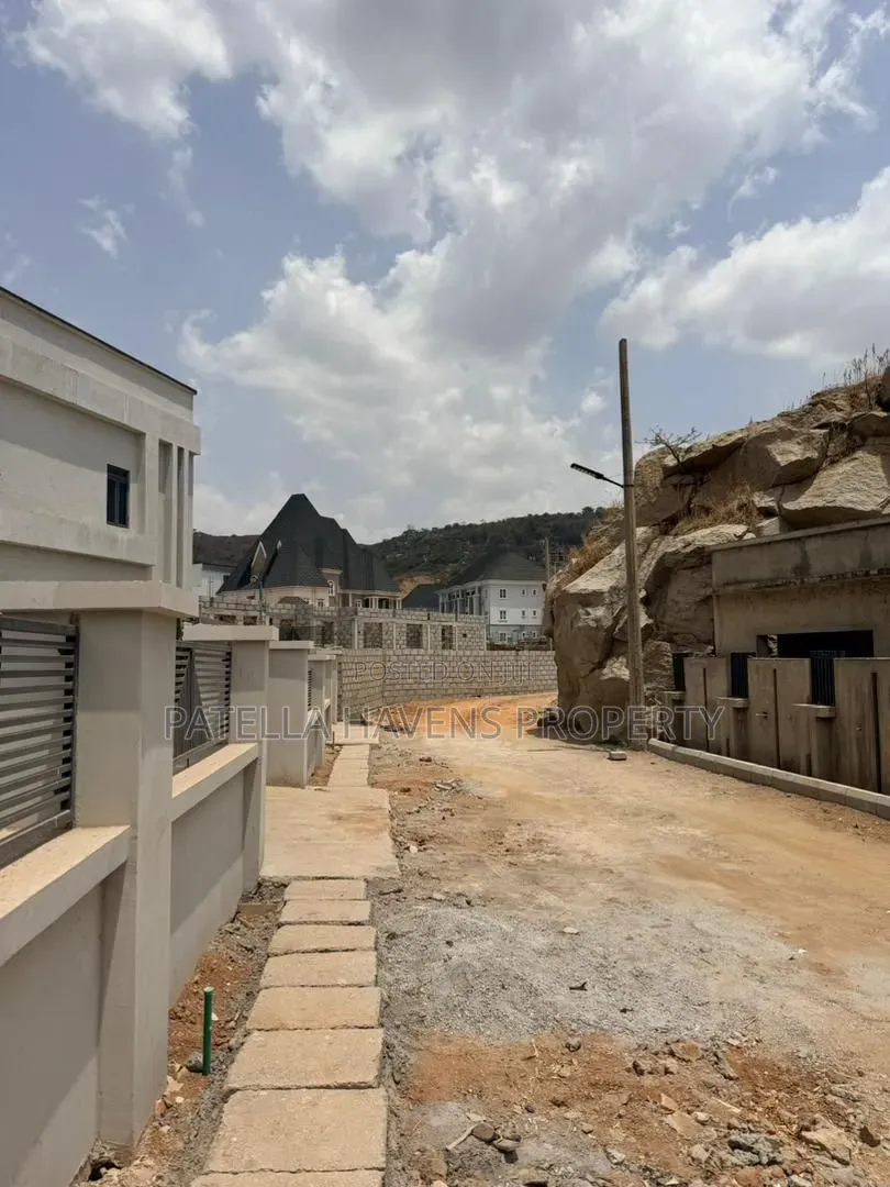 4bdrm Duplex in Dawaki for sale