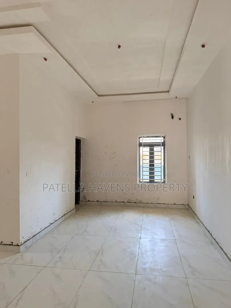 4bdrm Duplex in Dawaki for sale