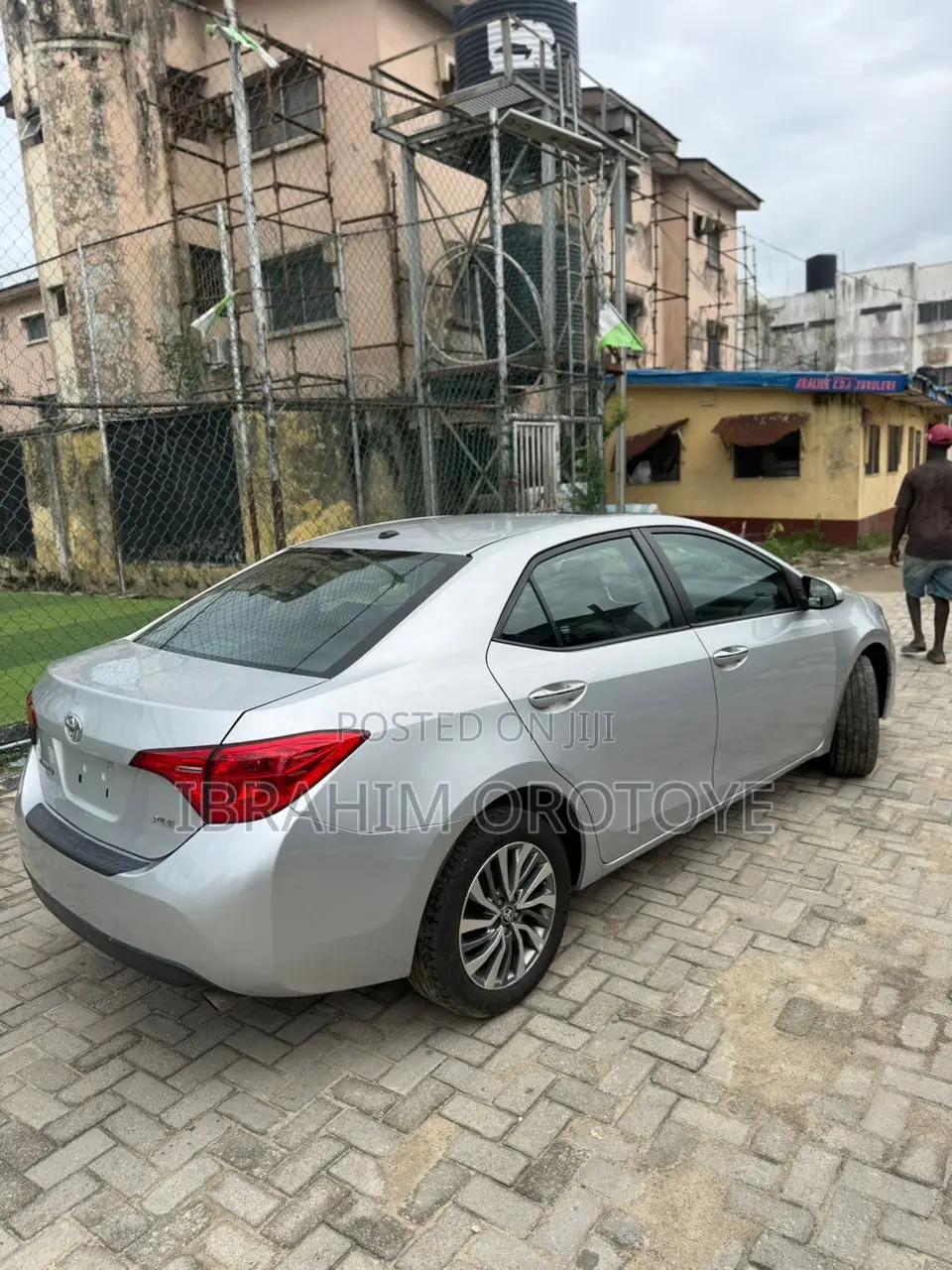 Toyota Corolla XLE (1.8L 4cyl 2A) 2019 Silver