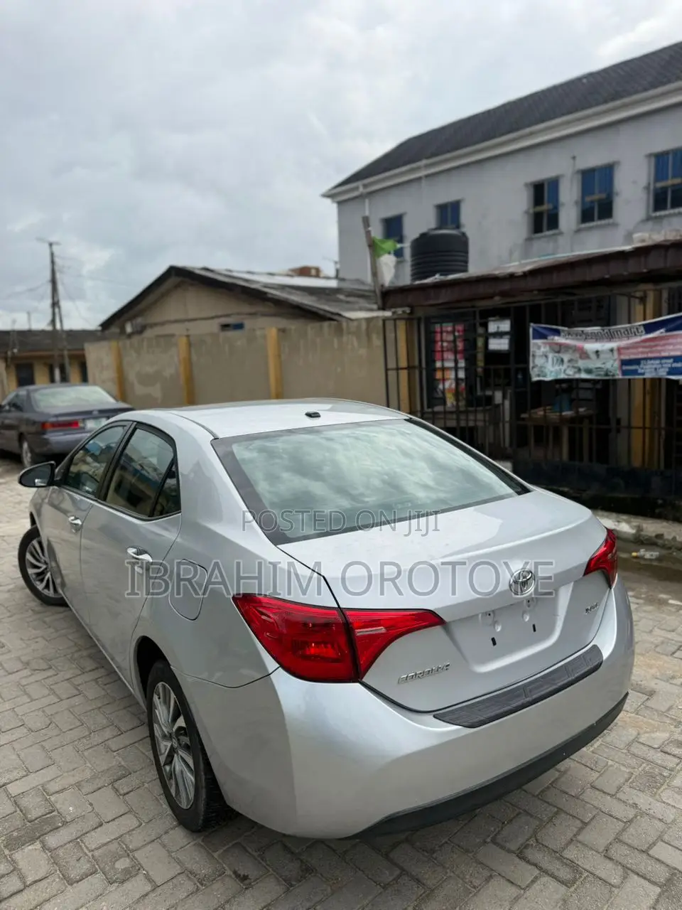 Toyota Corolla XLE (1.8L 4cyl 2A) 2019 Silver