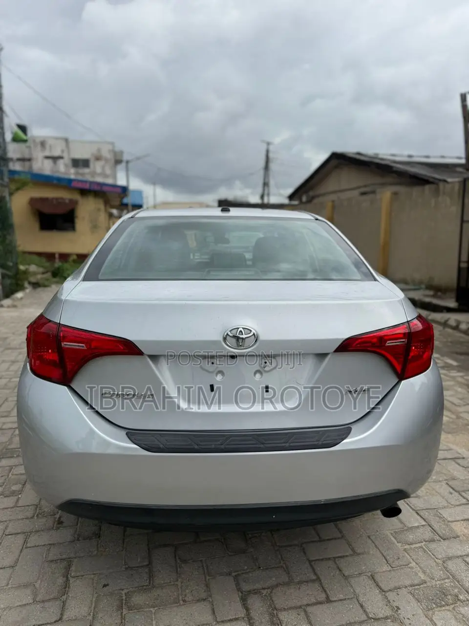 Toyota Corolla XLE (1.8L 4cyl 2A) 2019 Silver
