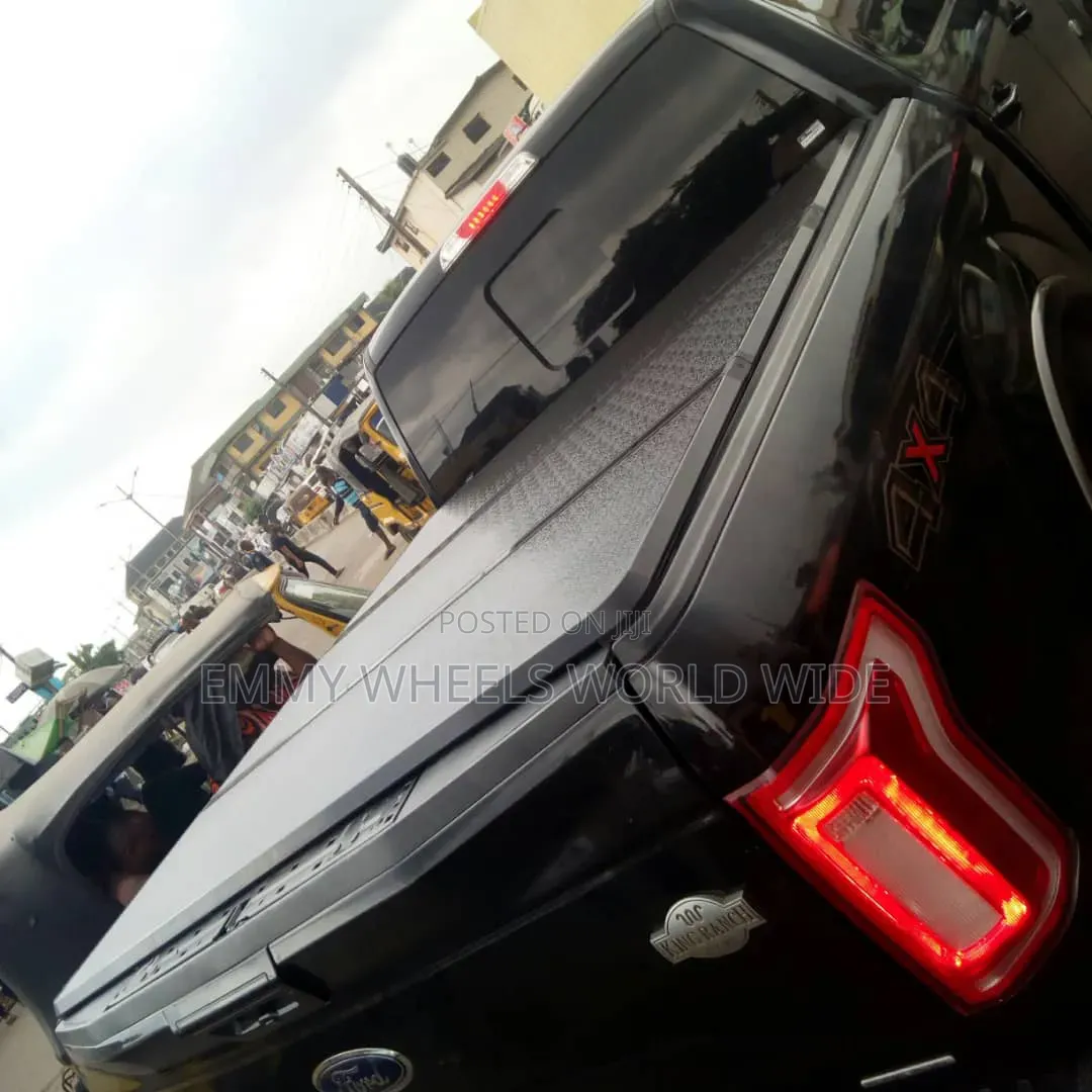 Toyota Hilux ,Tacoma Boot Cover Fiber Folding Now Available in Stock
