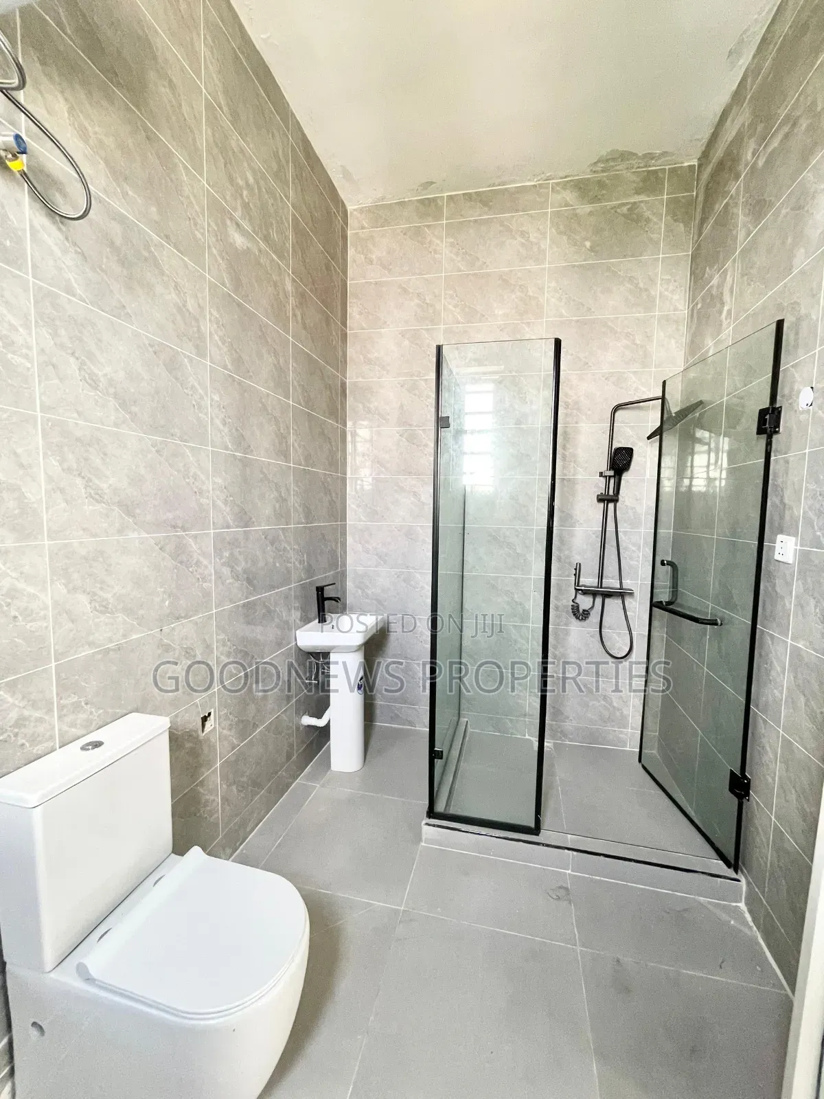 3bdrm Duplex in Ikota Lagos for sale