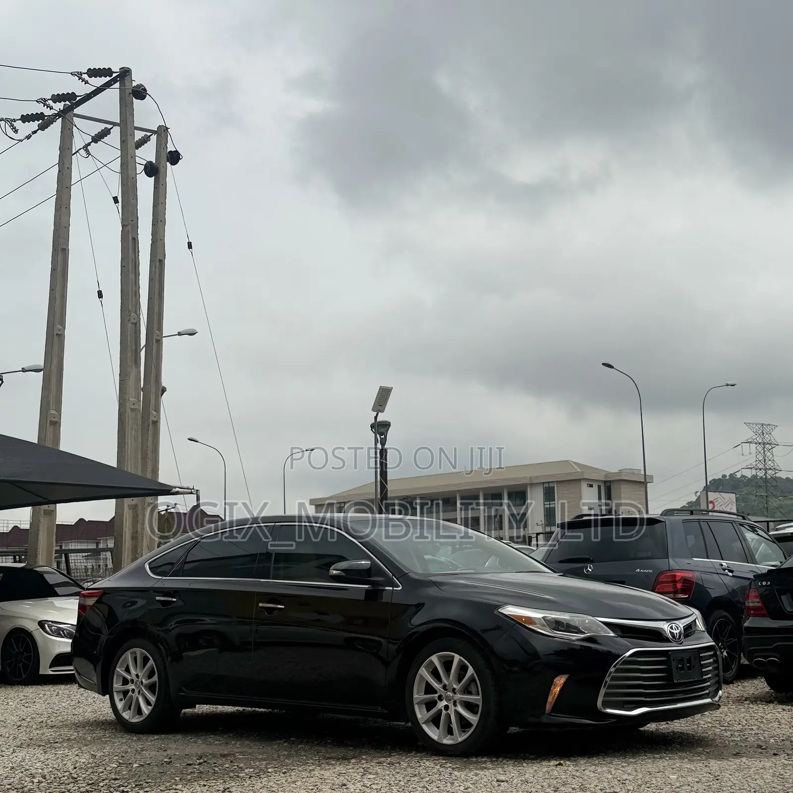 Toyota Avalon XLE Sedar FWD (3.5L 6cyl 6A) 2013 Black