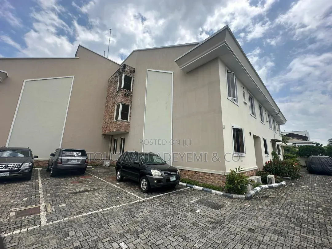 4bdrm Townhouse / Terrace in Banana Island for rent
