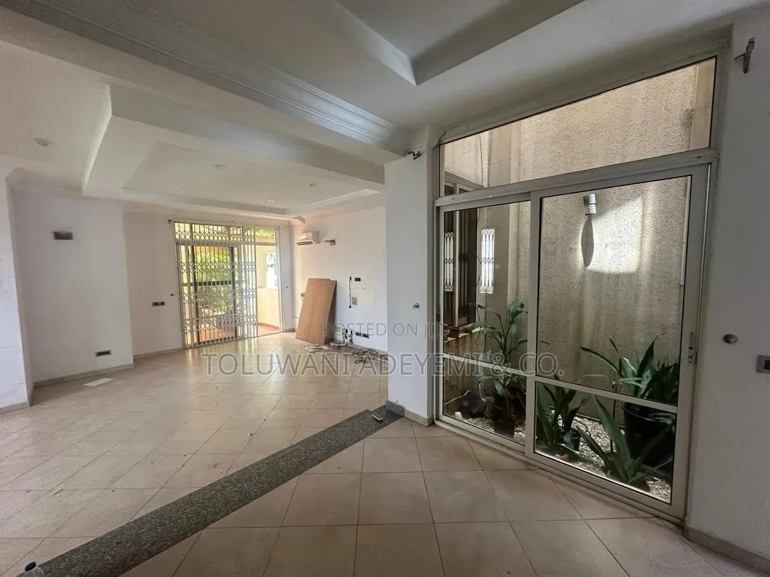 4bdrm Townhouse / Terrace in Banana Island for rent
