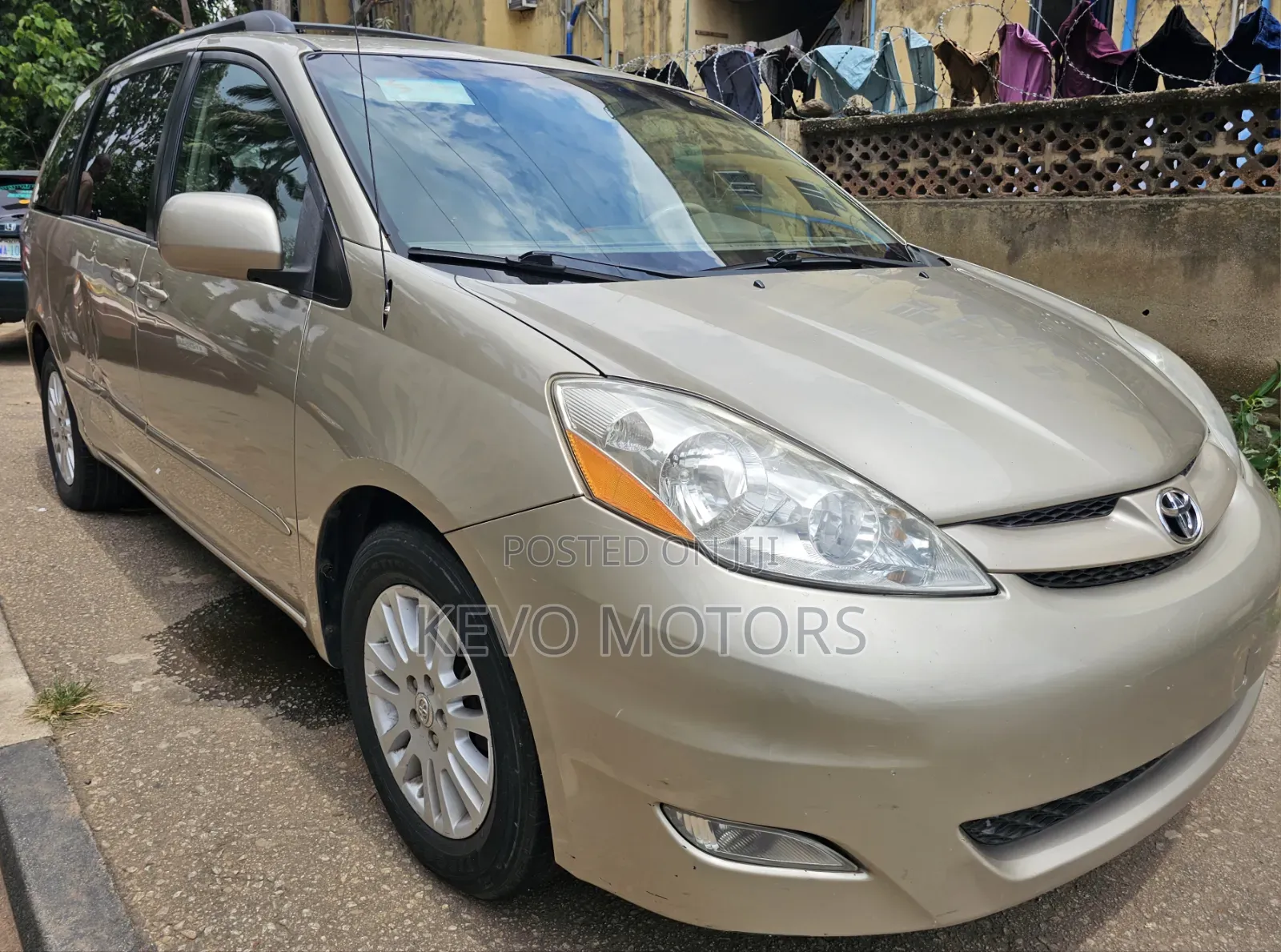 Toyota Sienna 2008 Gold