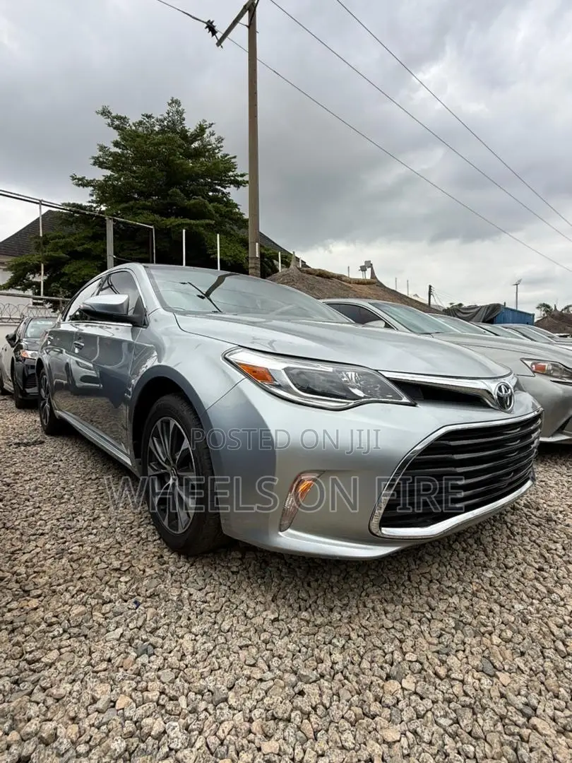Toyota Avalon XLE Plus Sedan FWD (3.5L 6cyl 6A) 2017 Silver
