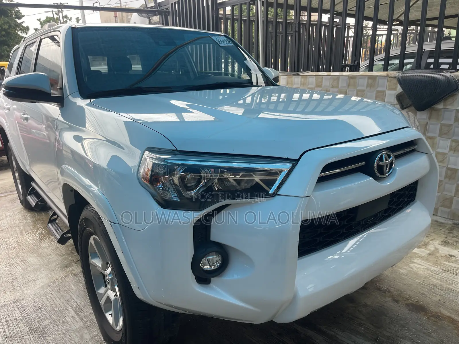 Toyota 4-Runner SR5 4WD 2023 White