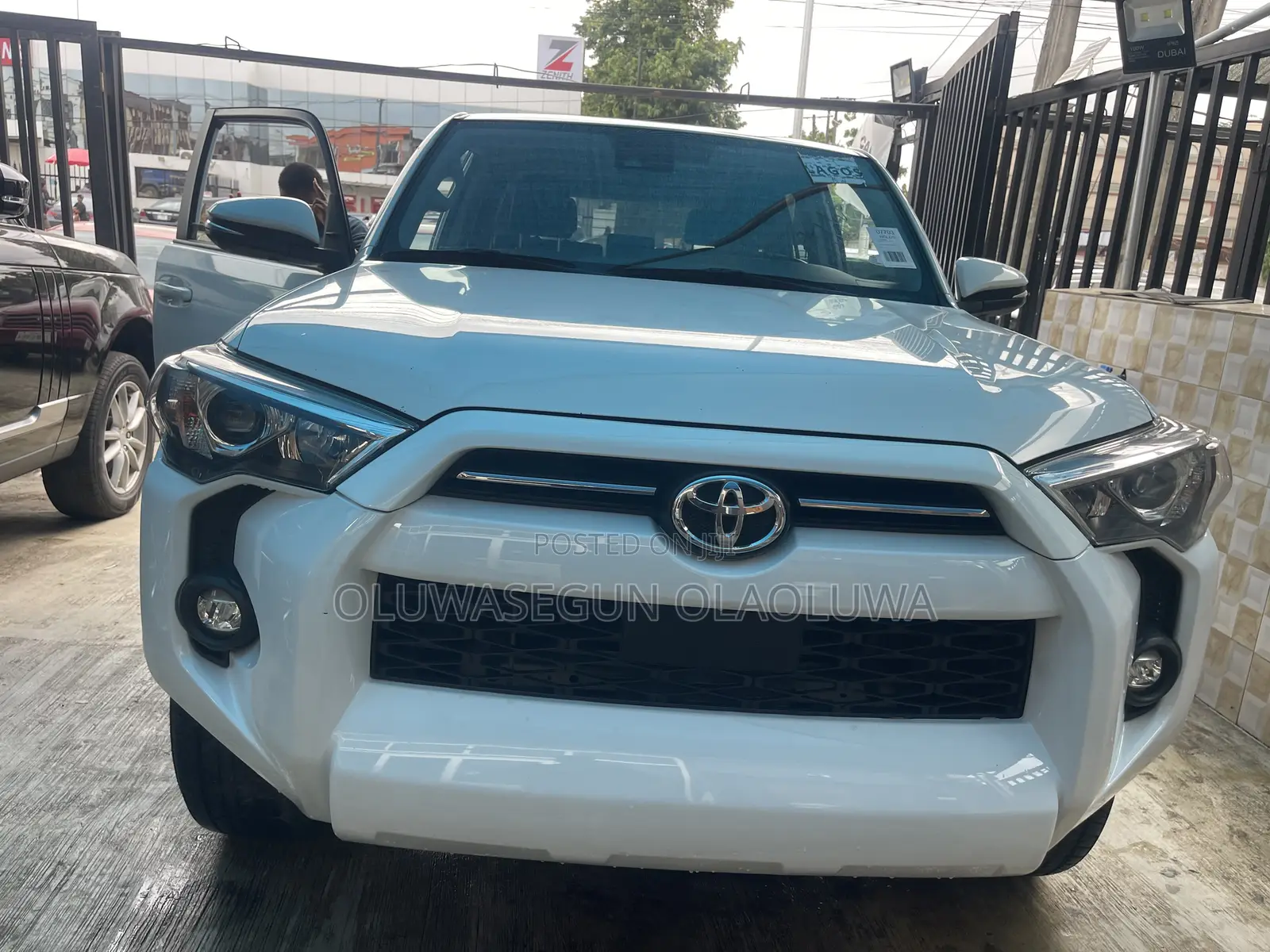 Toyota 4-Runner SR5 4WD 2023 White