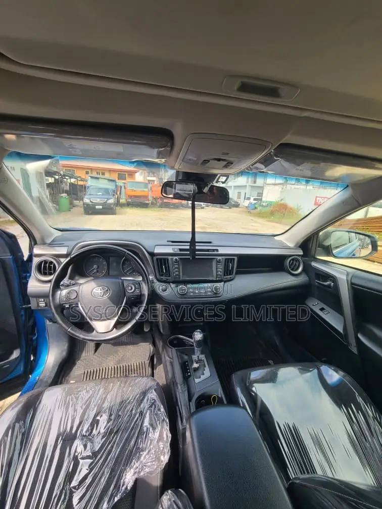 Toyota RAV4 XLE 4dr SUV (2.5L 4cyl 6A) 2018 Blue