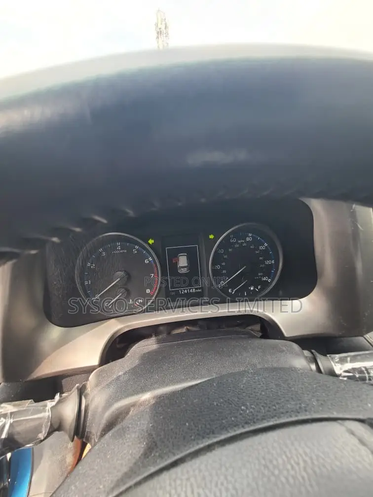 Toyota RAV4 XLE 4dr SUV (2.5L 4cyl 6A) 2018 Blue