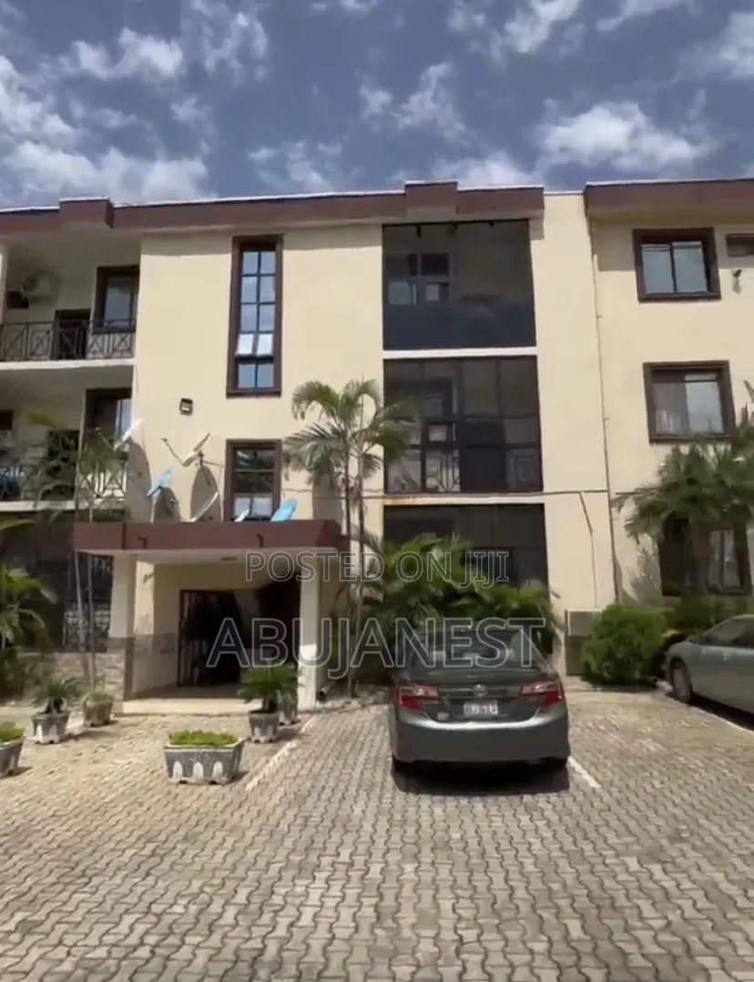 4bdrm Block of Flats in 4 Bedroom Spacious, Garki 2 for rent