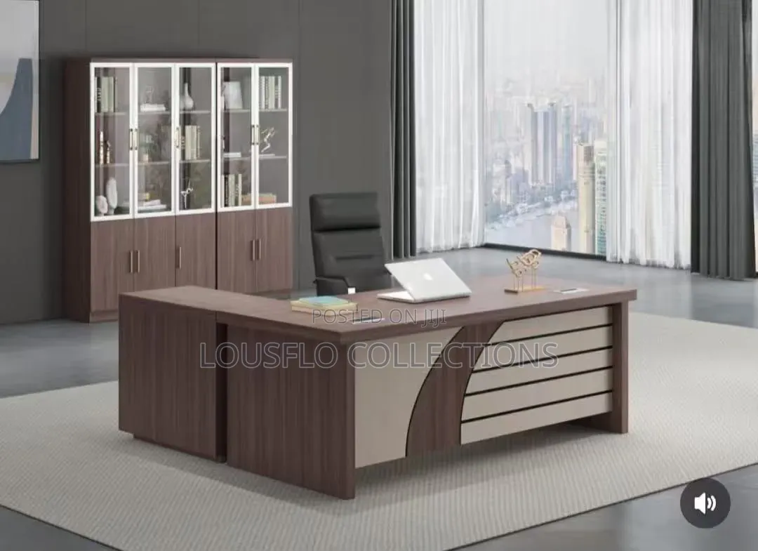 Quality Executive Director Office Table With Extension