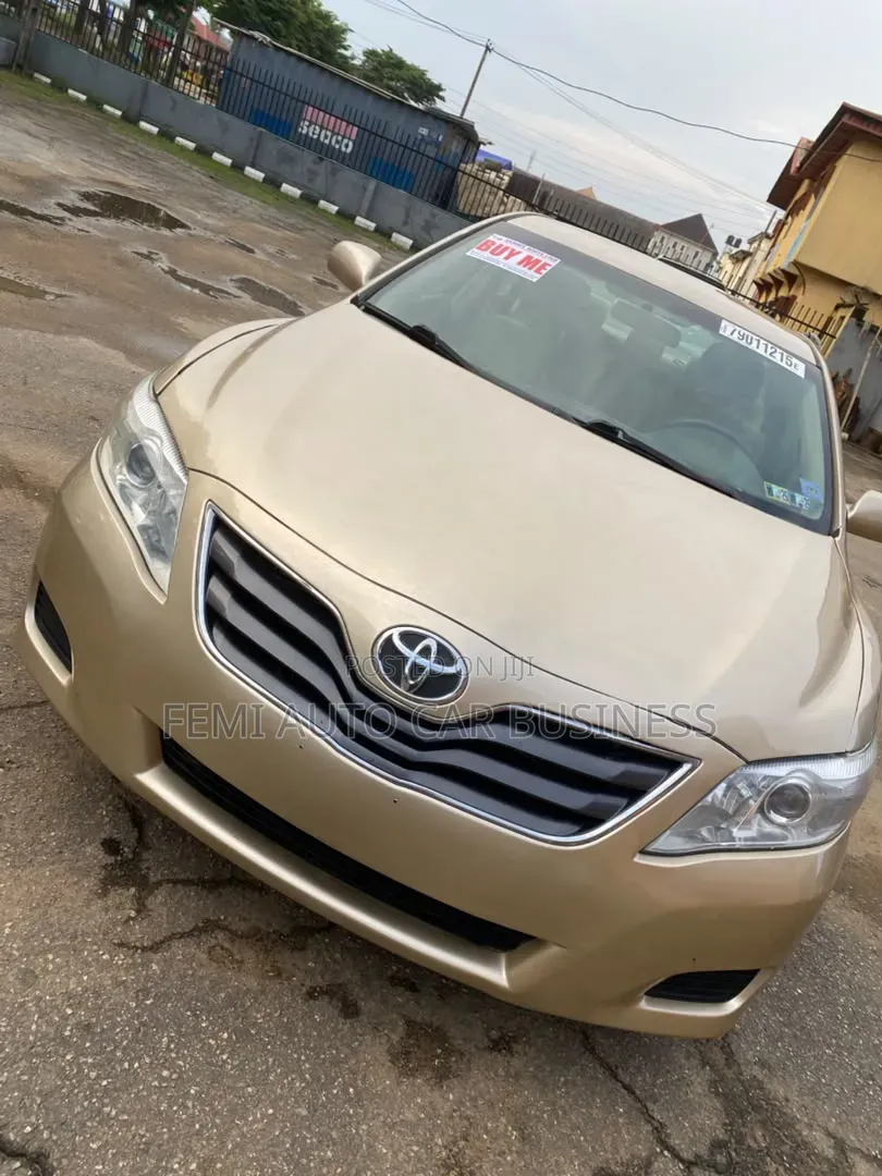 Toyota Camry 2009 Gold