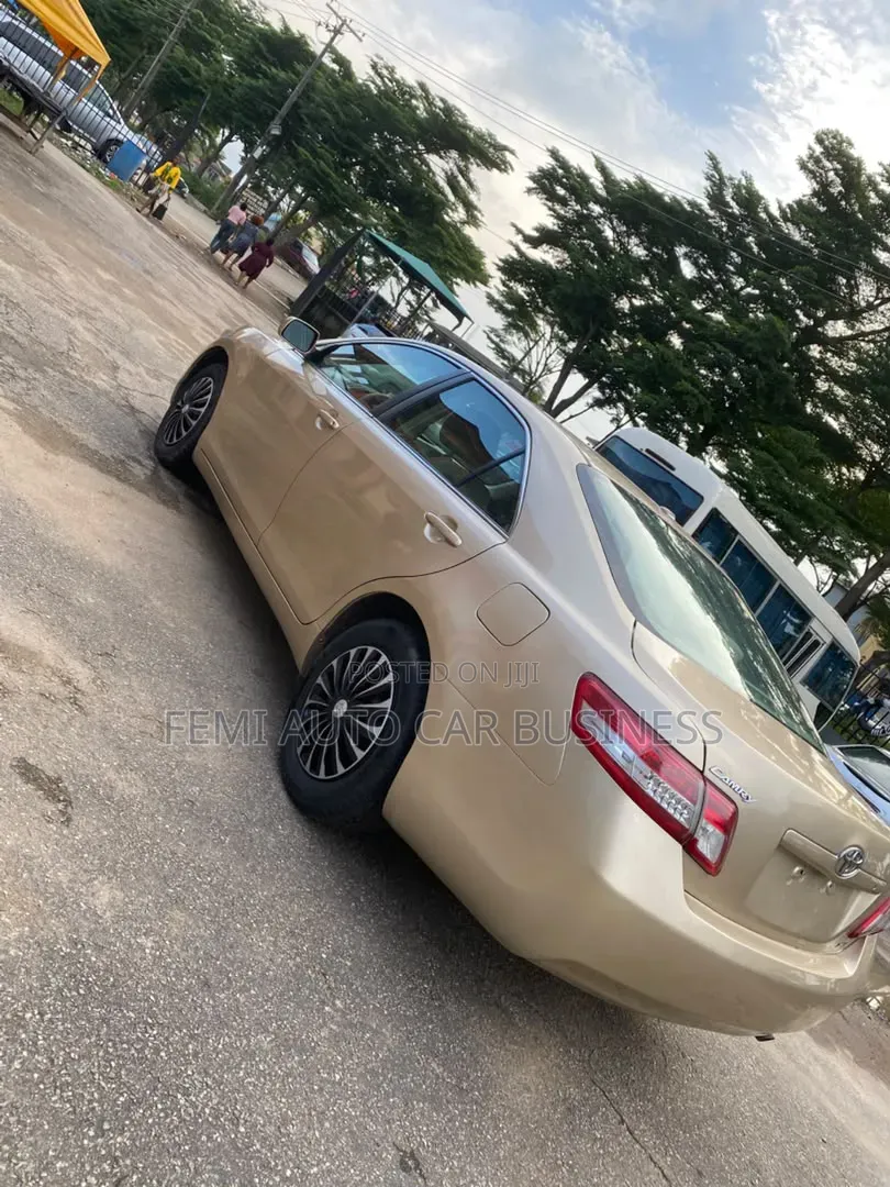 Toyota Camry 2009 Gold