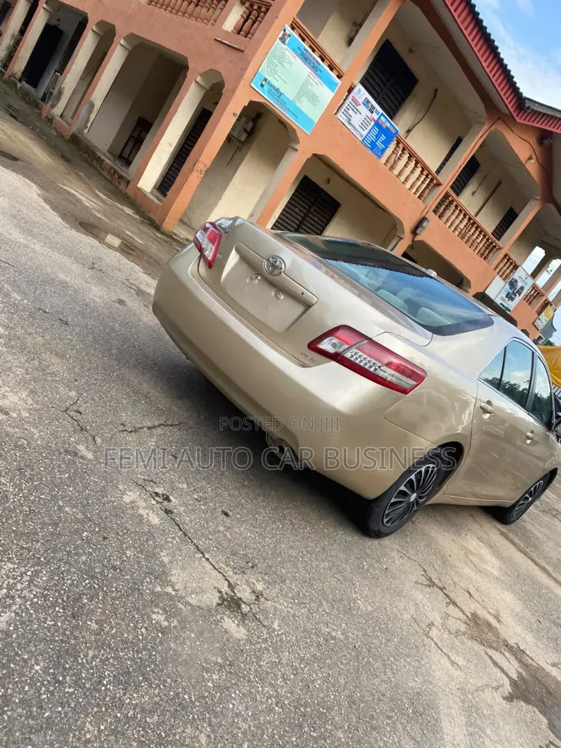 Toyota Camry 2009 Gold