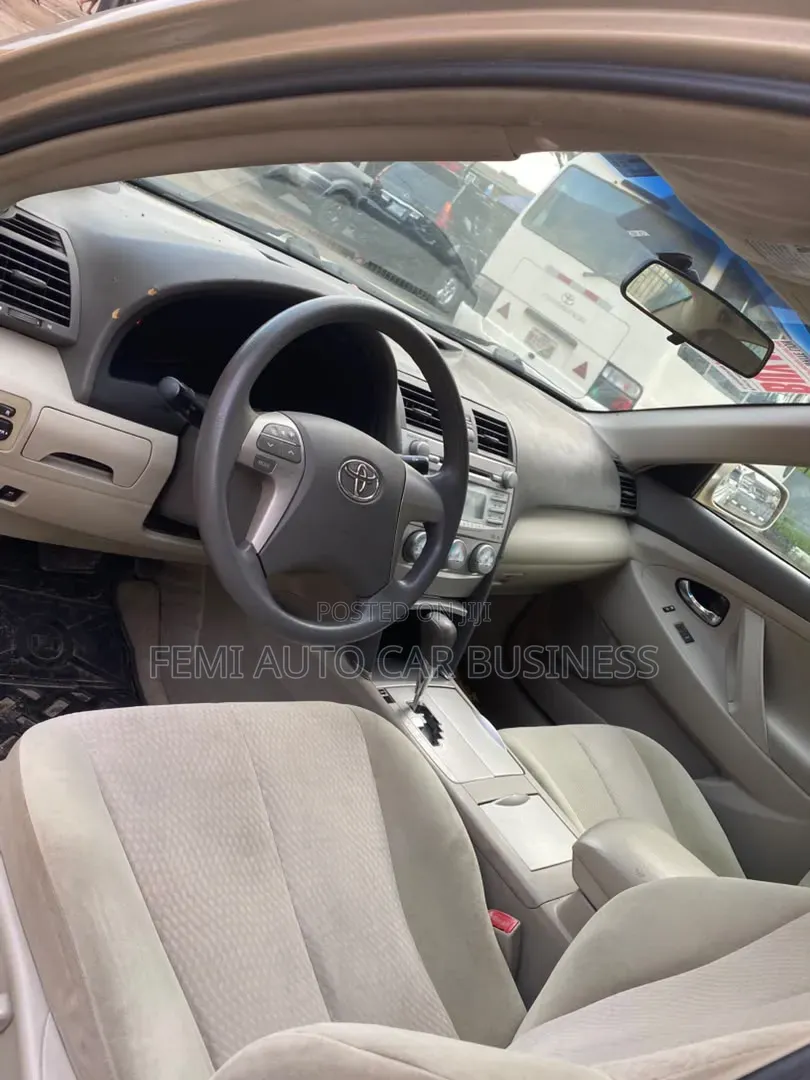 Toyota Camry 2009 Gold