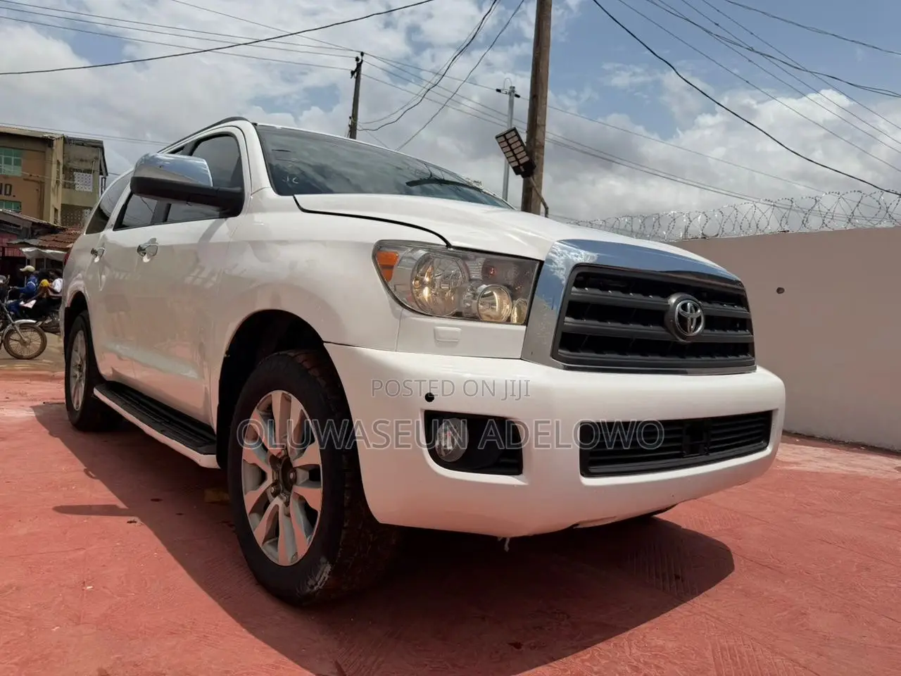 Toyota Sequoia SR5 4dr SUV 4WD (4.6L 8cyl 6A) 2012 White