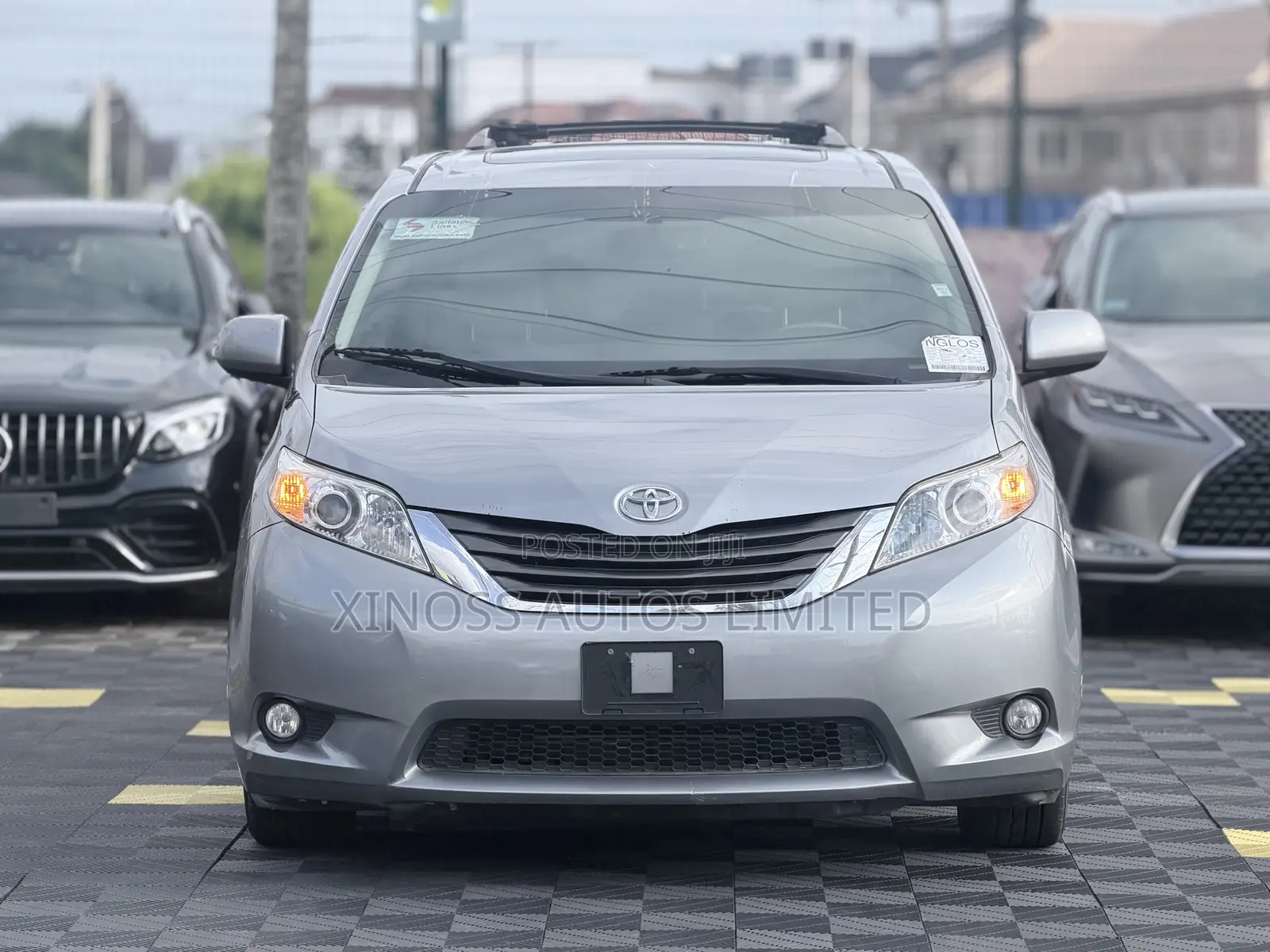 Toyota Sienna XLE FWD 8-Passenger 2013 Gray