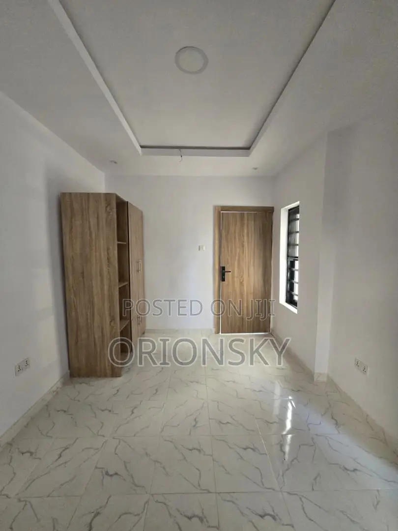 4bdrm Duplex in Anthony Village for sale