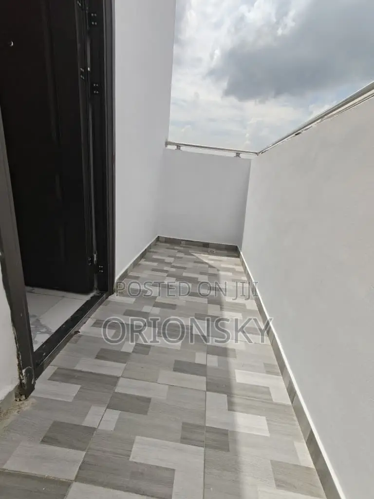 4bdrm Duplex in Anthony Village for sale