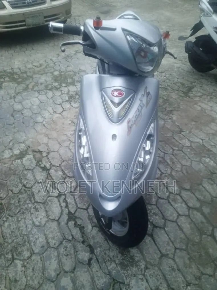 Motorcycle 2004 White