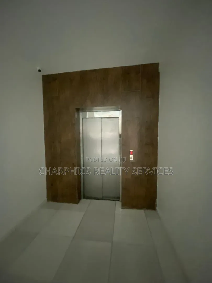 2bdrm Apartment in Lekki Phase 1 for rent