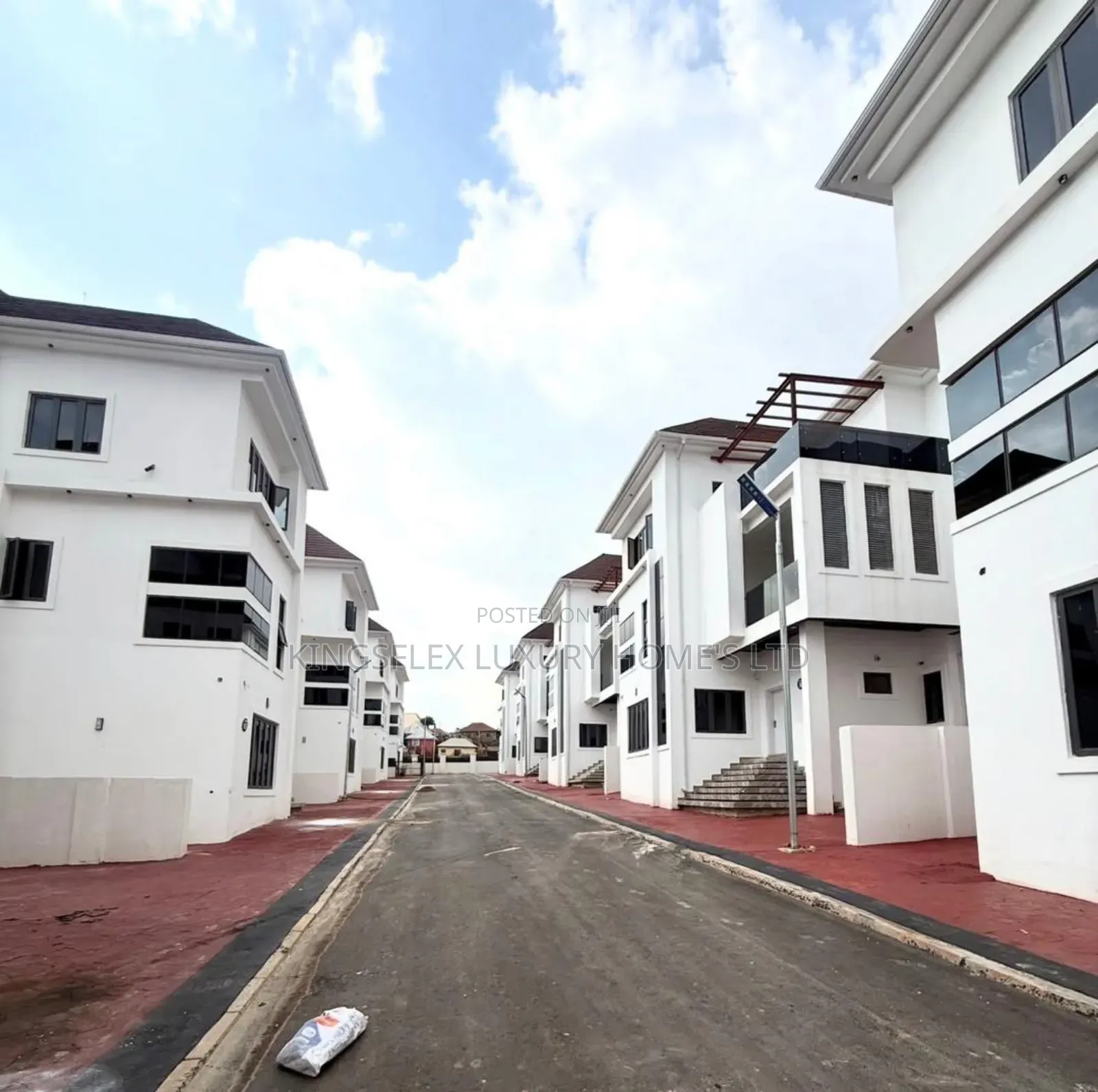 6bdrm Duplex in Estate, Guzape District for sale
