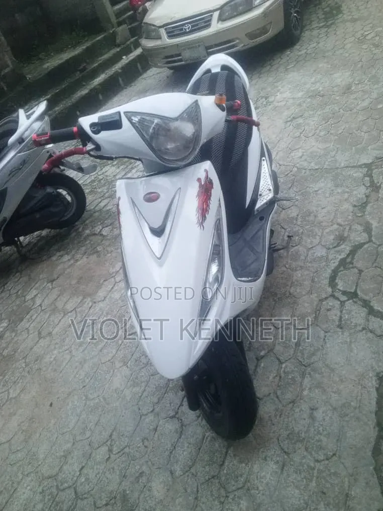 Motorcycle 2004 White