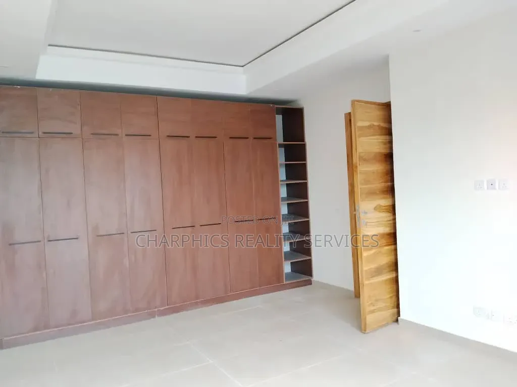2bdrm Apartment in Adeola Odeku for rent