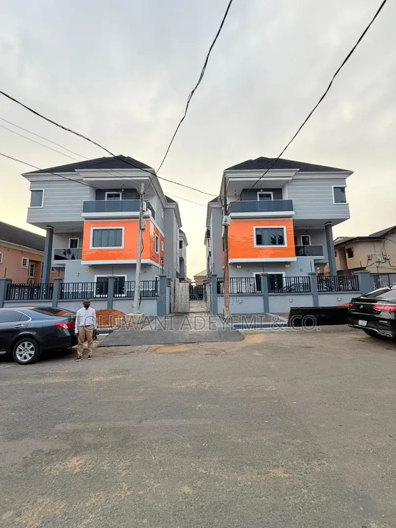 Beautifully Crafted 5 Bedroom Fully Detached Duplex With a Bq, Study