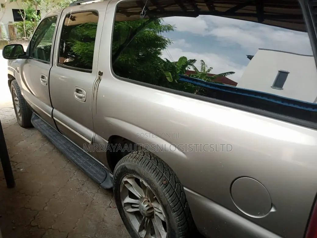 Chevrolet Suburban 2500 2006 Brown