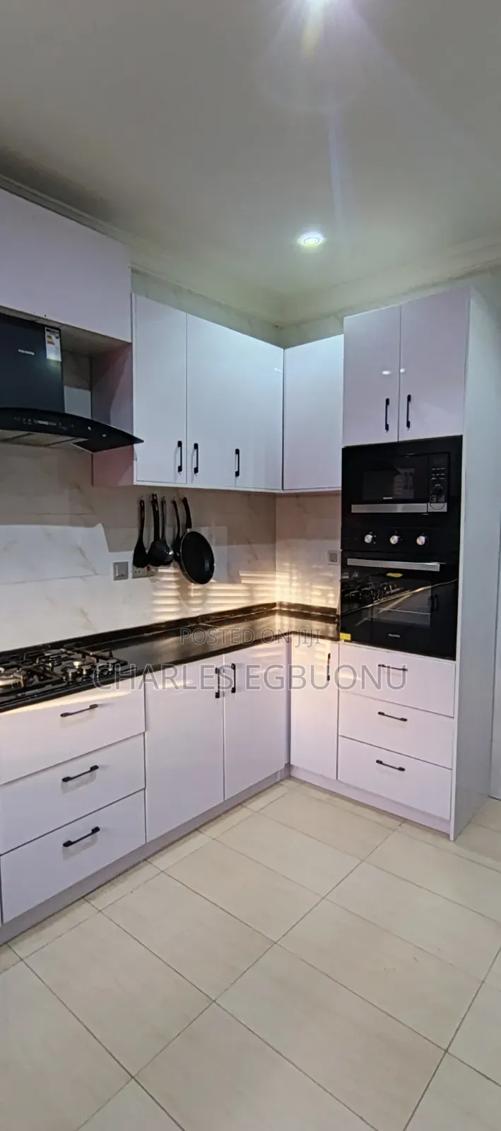 Luxury Content Kitchen Studio | Apo | Ac, Wi-Fi, 24/7 Power