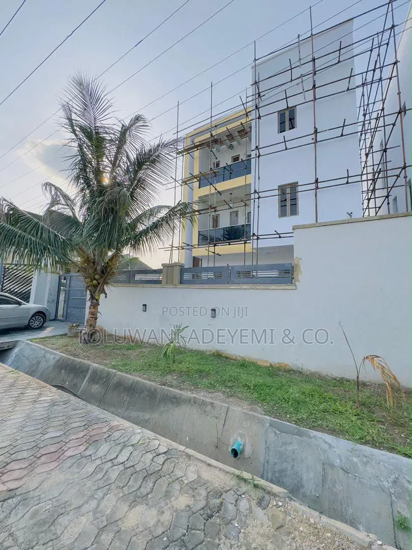 5 Bedroom Detached Duplex With Bq