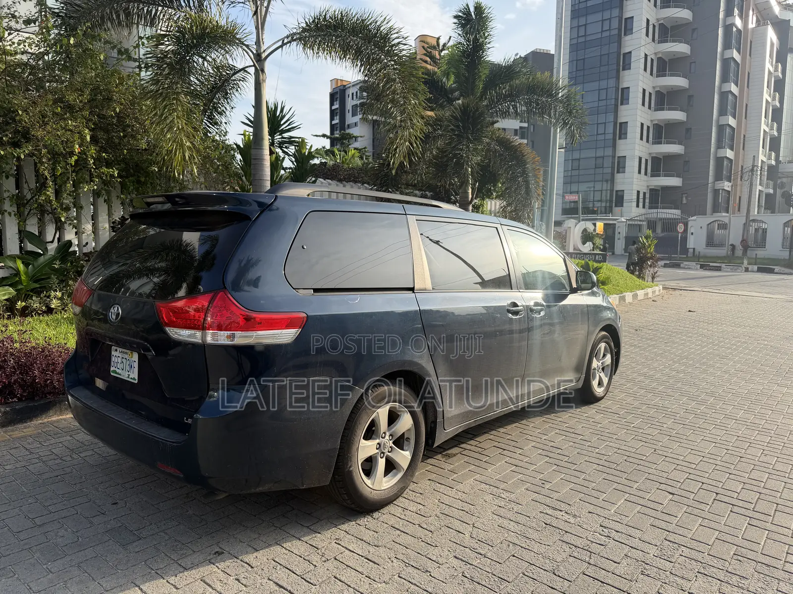 Toyota Sienna LE 8 Passenger 2011 Blue