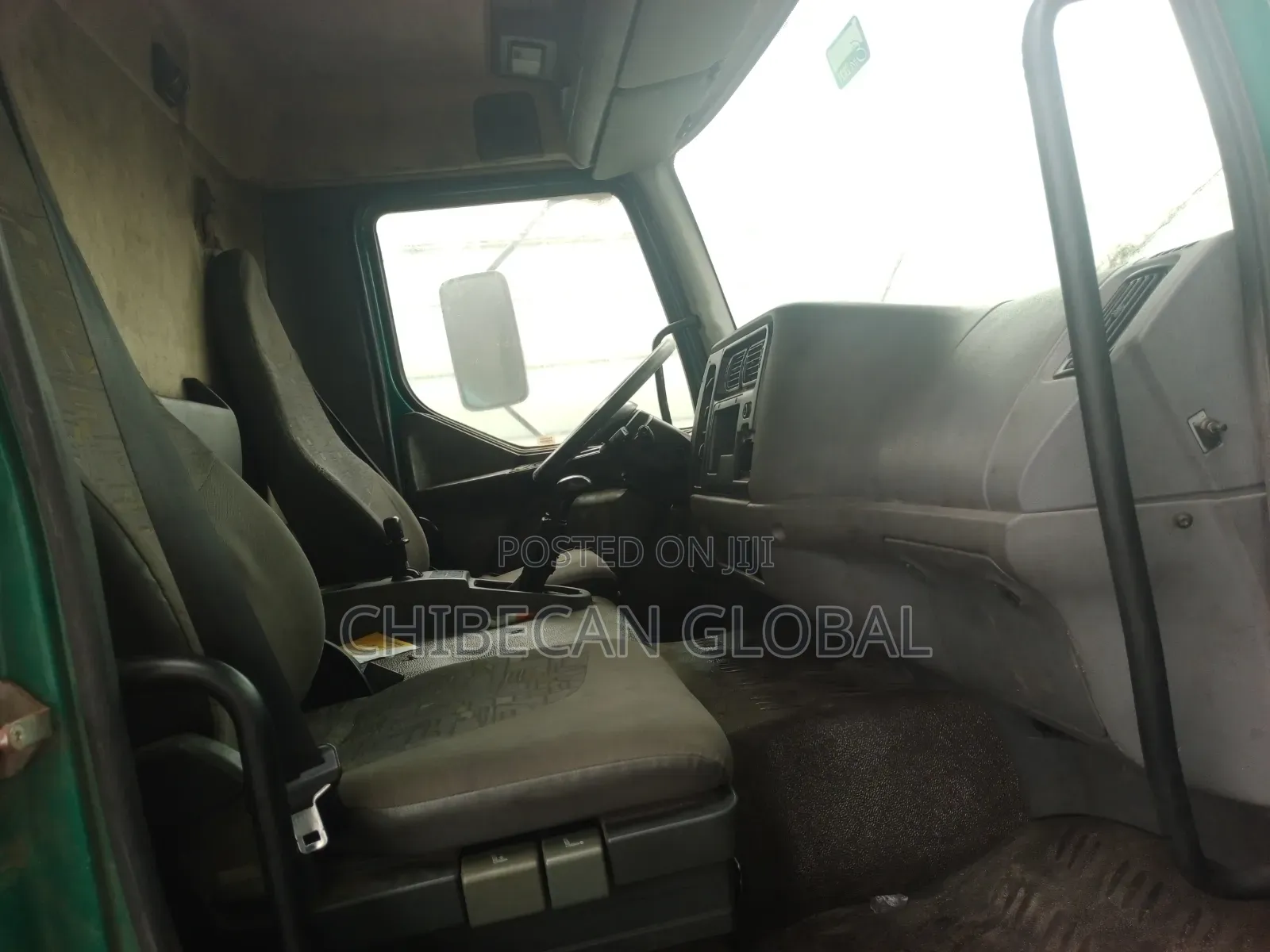 Renault Midlum Box Truck 6 Tyres (Registered)