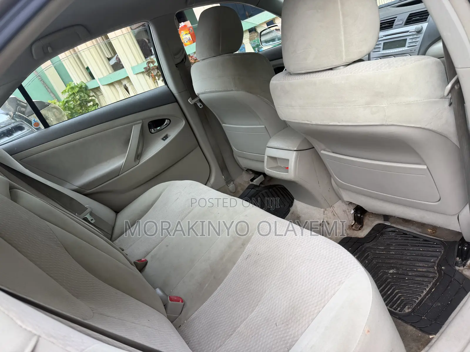 Toyota Camry LE 4dr Sedan (2.5L 4cyl 6AM) 2010 Gold
