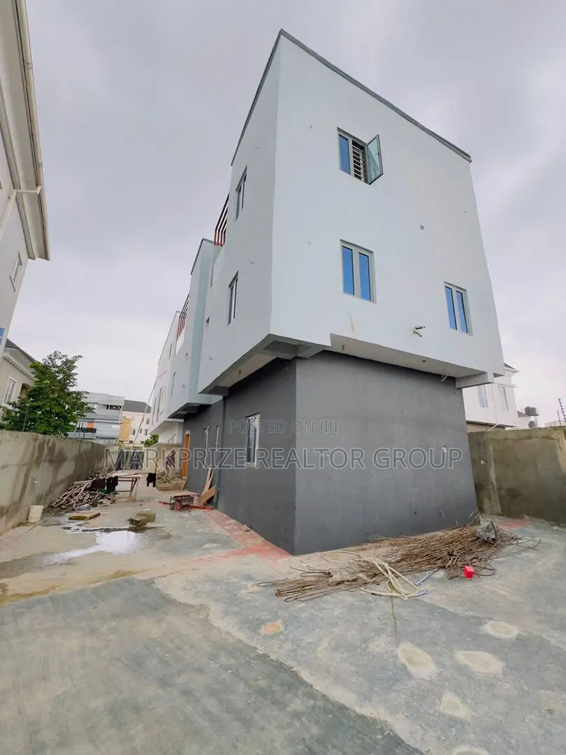 6bdrm Duplex in Magodo Phase 2 Lagos for sale