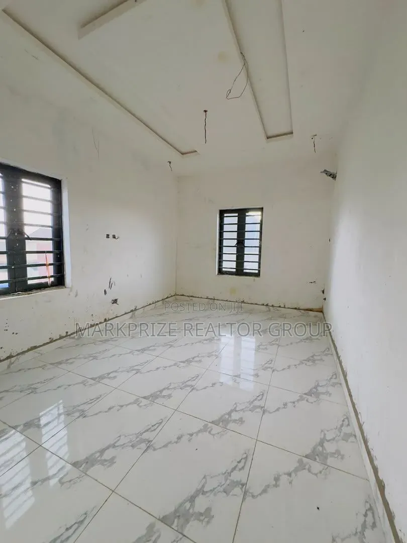 6bdrm Duplex in Magodo Phase 2 Lagos for sale