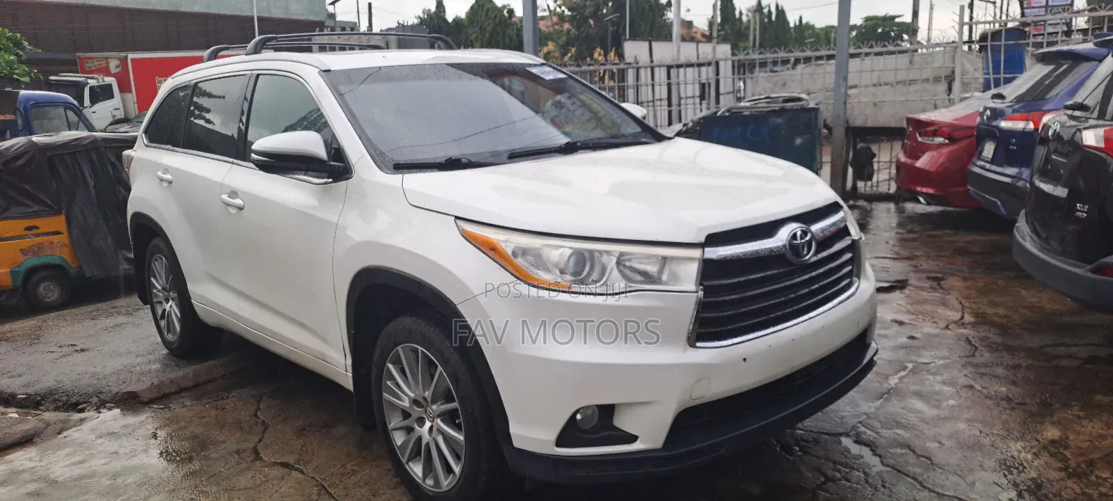 Toyota Highlander XLE 4dr SUV AWD (3.5L 6cyl 6A) 2015 White