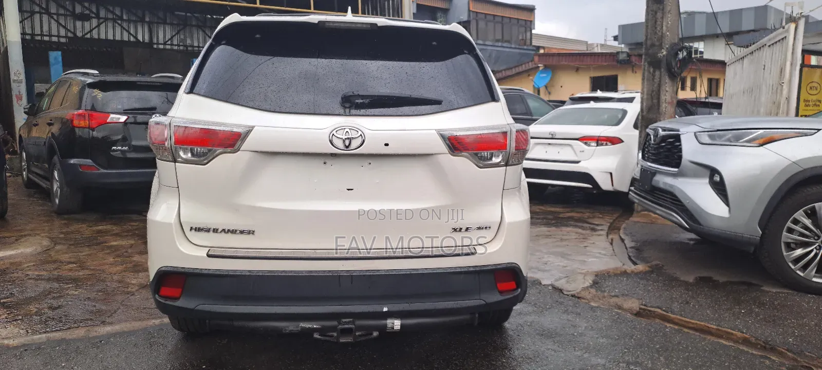 Toyota Highlander XLE 4dr SUV AWD (3.5L 6cyl 6A) 2015 White