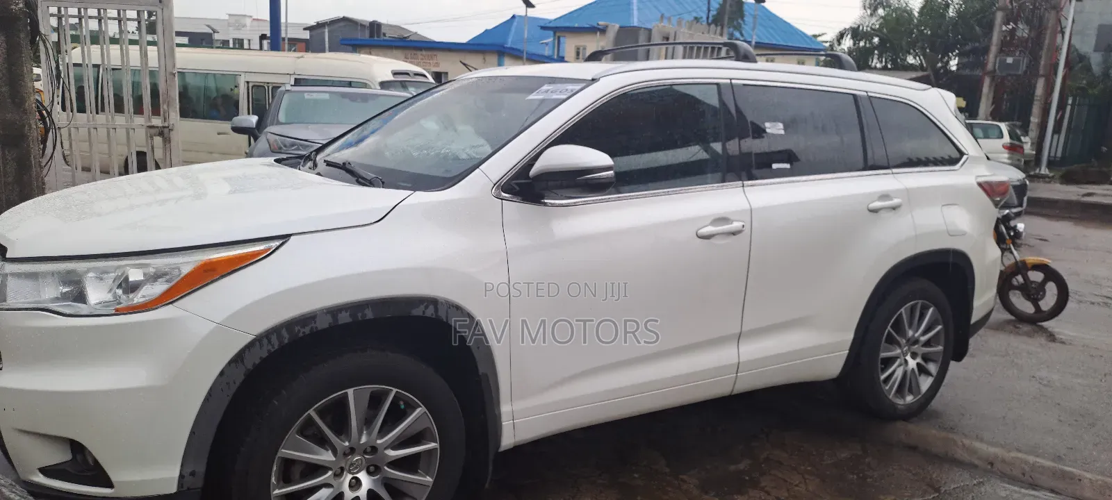 Toyota Highlander XLE 4dr SUV AWD (3.5L 6cyl 6A) 2015 White