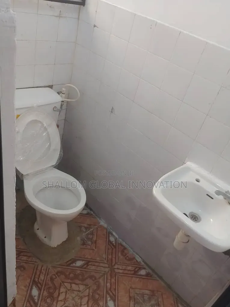 3bdrm Block of Flats in Peace, Akobo for rent