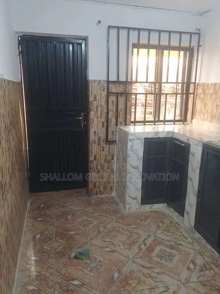 3bdrm Block of Flats in Peace, Akobo for rent