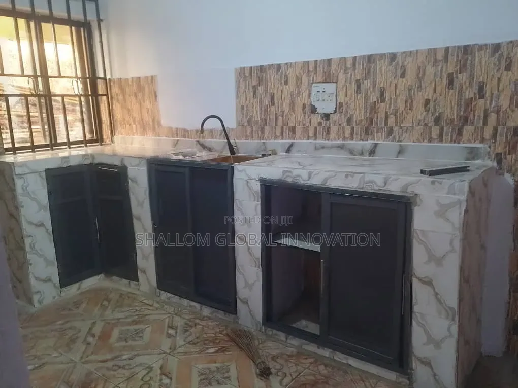 3bdrm Block of Flats in Peace, Akobo for rent