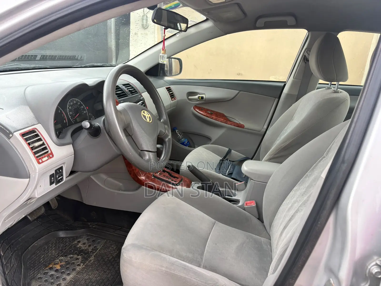 Toyota Corolla 2010 Silver