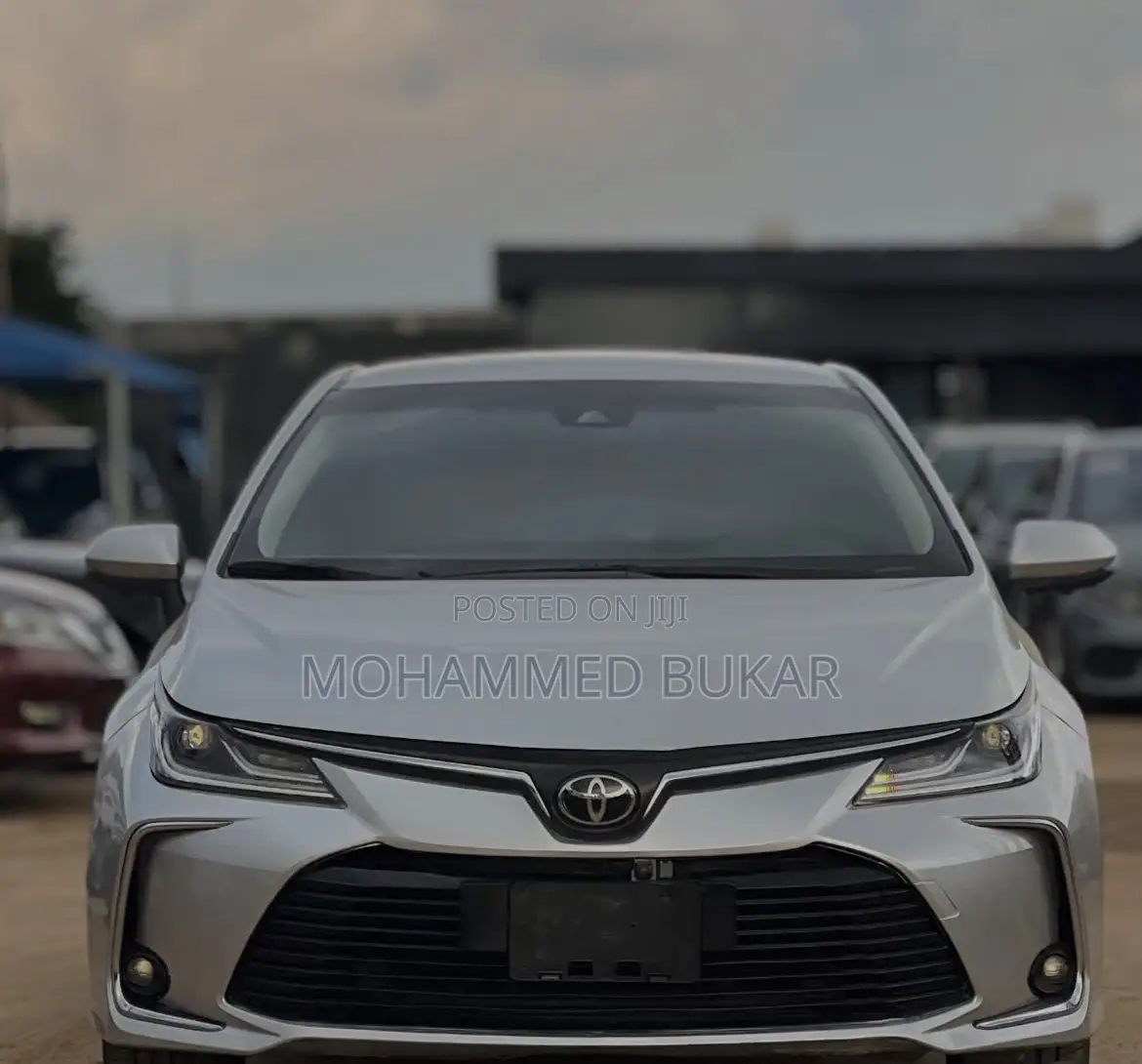 Toyota Corolla 2022 Silver